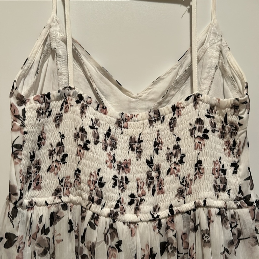 Beautiful HOLLISTER Dress - Picture 2 of 14